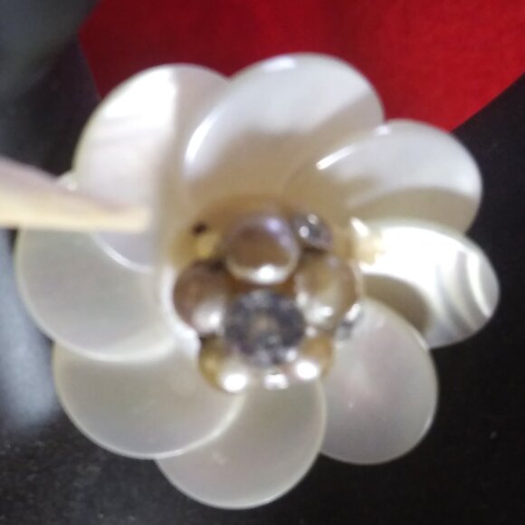 VTG Mother of Pearl CLUSTER Screw Back EARRINGS Flower Shaped  Japan  FLAWS - Picture 14 of 16